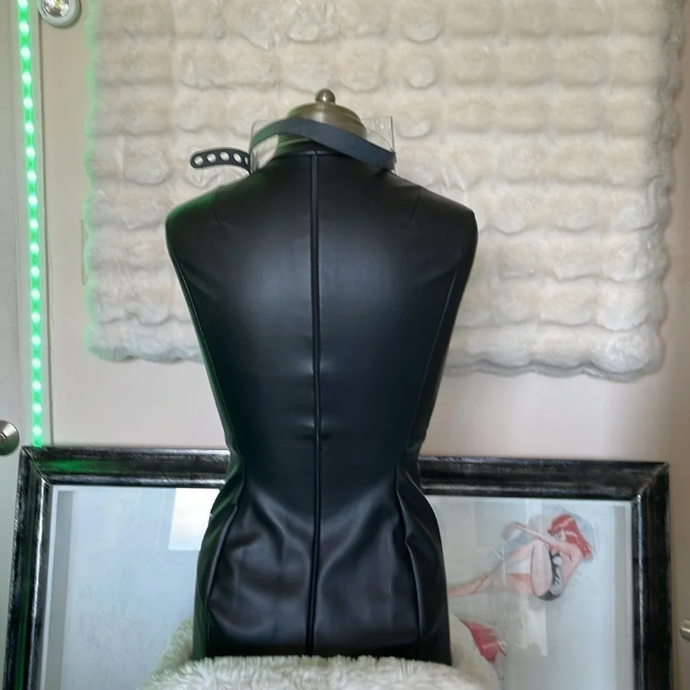 Clear face Shield warn only for this pic Is adjustable but for a man possibly